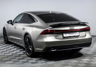 Подержанный автомобиль Audi A7 2018 года (7 фото)