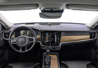 Подержанный автомобиль Volvo S90 2019 года (14 фото)