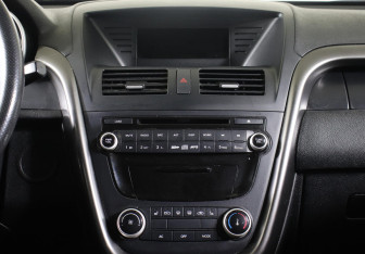 Подержанный автомобиль FAW Besturn X80 2017 года (9 фото)