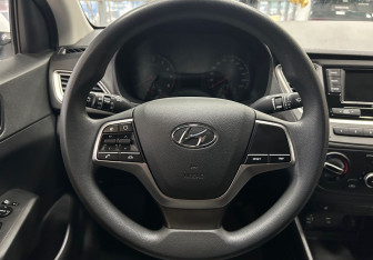 Подержанный автомобиль Hyundai Solaris Sedan 2021 года (14 фото)