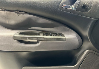 Подержанный автомобиль Skoda Octavia Liftback 2002 года (13 фото)