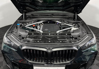 Подержанный автомобиль BMW X5 2024 года (10 фото)
