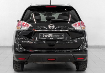 Подержанный автомобиль Nissan X-Trail 2015 года (6 фото)