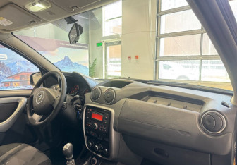 Подержанный автомобиль Renault Duster 2012 года (10 фото)