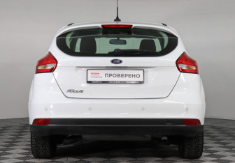 Подержанный автомобиль Ford Focus Hatchback 2018 года (6 фото)