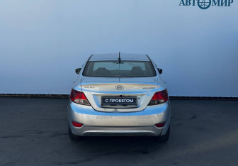 Подержанный автомобиль Hyundai Solaris Sedan 2013 года (7 фото)