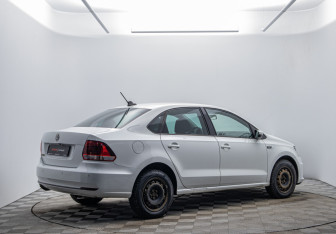 Подержанный автомобиль Volkswagen Polo Sedan 2018 года (5 фото)