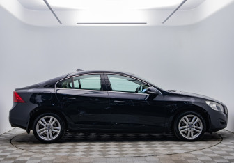 Подержанный автомобиль Volvo S60 2012 года (4 фото)