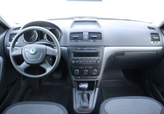 Подержанный автомобиль Skoda Yeti 2012 года (13 фото)