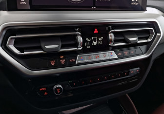 Подержанный автомобиль BMW X4 2024 года (20 фото)