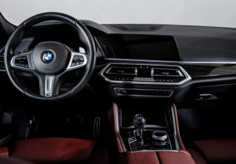 Подержанный автомобиль BMW X6 2021 года (12 фото)