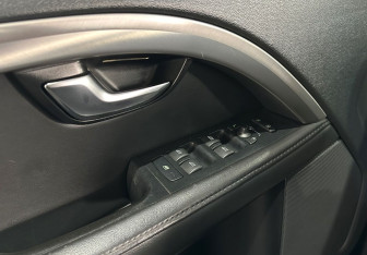 Подержанный автомобиль Volvo S80 2011 года (16 фото)