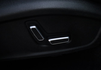 Подержанный автомобиль Geely Atlas 2024 года (15 фото)