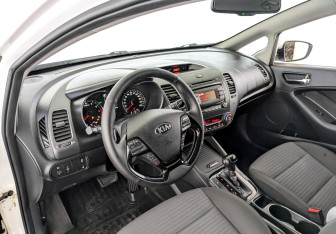 Подержанный автомобиль Kia Cerato Sedan 2018 года (16 фото)