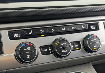 Подержанный автомобиль Volkswagen Caravelle 2022 года (28 фото)