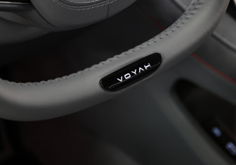 Подержанный автомобиль Voyah Passion 2023 года (18 фото)