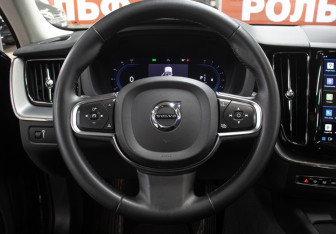 Подержанный автомобиль Volvo XC60 2021 года (17 фото)