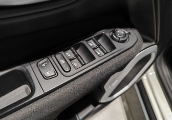 Подержанный автомобиль Jeep Renegade 2016 года (14 фото)