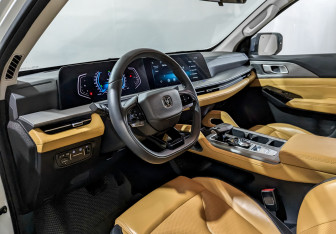 Подержанный автомобиль Changan Hunter Plus 2023 года (16 фото)