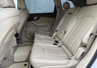 Подержанный автомобиль Audi Q7 2016 года (11 фото)
