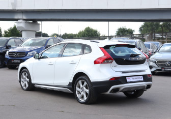 Подержанный автомобиль Volvo V40 Hatchback 2014 года (7 фото)