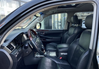 Подержанный автомобиль Lexus LX 2014 года (25 фото)