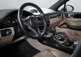 Подержанный автомобиль Porsche Cayenne 2018 года (14 фото)