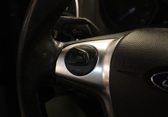 Подержанный автомобиль Ford Focus Hatchback 2012 года (15 фото)