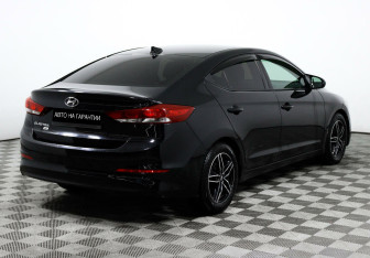 Подержанный автомобиль Hyundai Elantra Sedan 2018 года (5 фото)