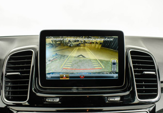 Подержанный автомобиль Mercedes-Benz GLE 2015 года (11 фото)