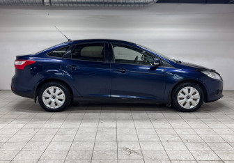 Подержанный автомобиль Ford Focus Sedan 2011 года (4 фото)