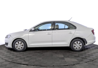 Подержанный автомобиль Skoda Rapid Liftback 2019 года (8 фото)