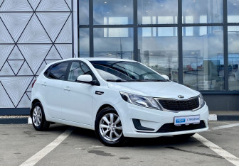 Подержанный автомобиль Kia Rio Hatchback 2015 года (3 фото)