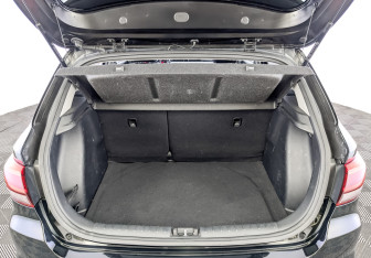 Подержанный автомобиль Kia Rio Hatchback 2018 года (10 фото)