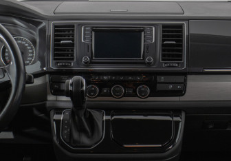 Подержанный автомобиль Volkswagen Multivan 2016 года (14 фото)