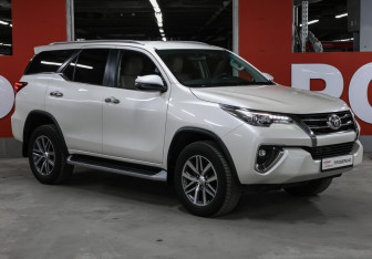 Подержанный автомобиль Toyota Fortuner 2018 года (3 фото)