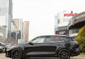 Подержанный автомобиль Voyah Free 2023 года (7 фото)