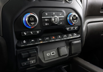 Подержанный автомобиль GMC Sierra 2021 года (17 фото)