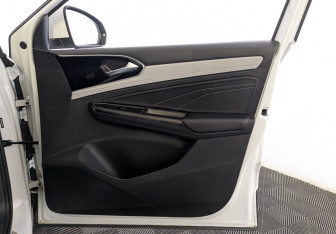 Подержанный автомобиль Jetta VS5 2023 года (25 фото)