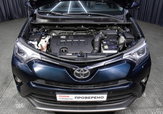 Подержанный автомобиль Toyota RAV4 2018 года (9 фото)
