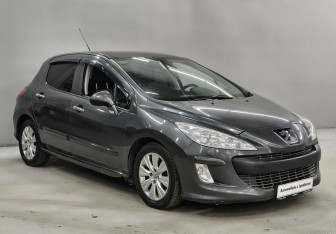 Подержанный автомобиль Peugeot 308 Hatchback 2010 года (3 фото)