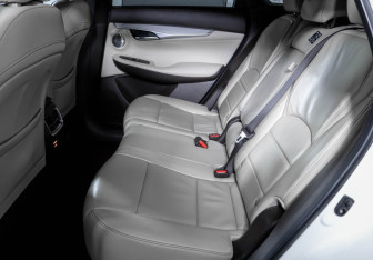 Подержанный автомобиль Infiniti QX50 2018 года (10 фото)