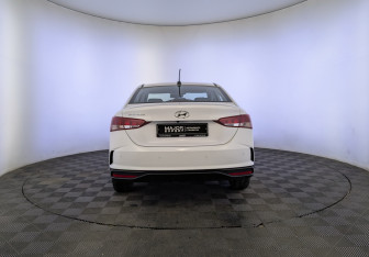 Подержанный автомобиль Hyundai Solaris Sedan 2022 года (6 фото)