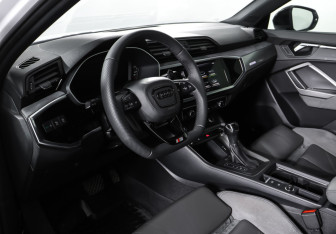 Подержанный автомобиль Audi Q3 2019 года (15 фото)
