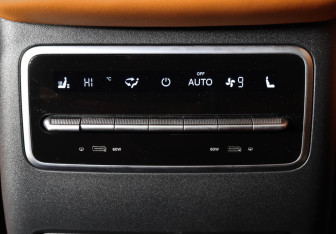 Подержанный автомобиль LiXiang L7 2023 года (19 фото)