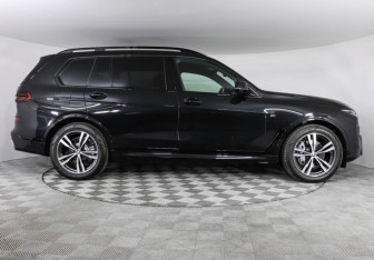 Новый BMW X7 2025 (3 фото)