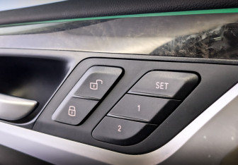 Подержанный автомобиль BMW X4 2020 года (22 фото)
