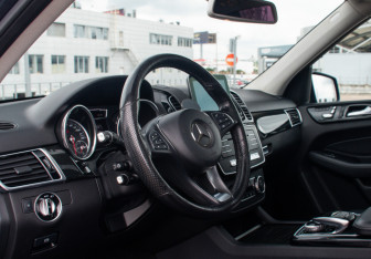 Подержанный автомобиль Mercedes-Benz GLE 2016 года (9 фото)