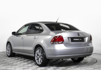 Подержанный автомобиль Volkswagen Polo Sedan 2011 года (7 фото)
