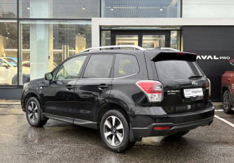 Подержанный автомобиль Subaru Forester Suv 2017 года (7 фото)
